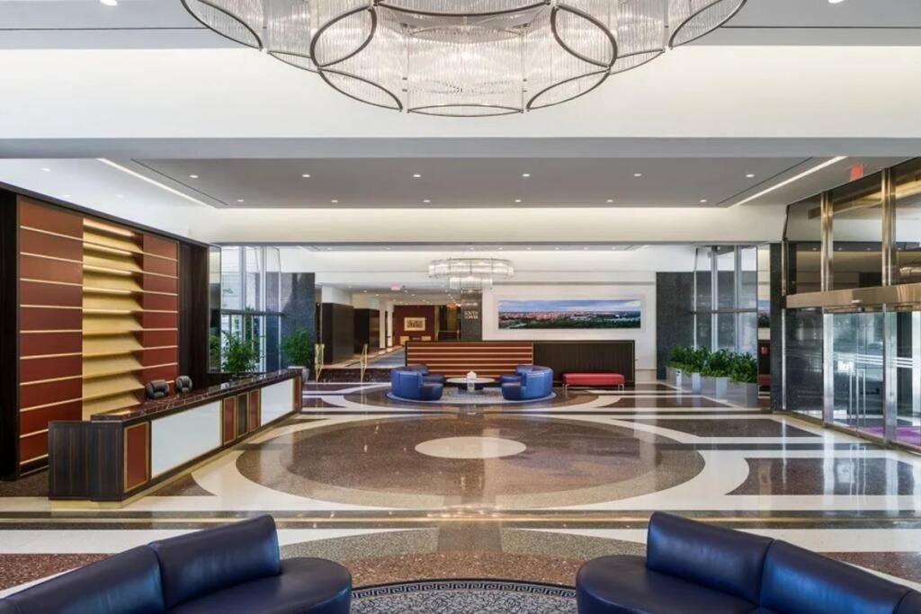 Elegant Apartment W Views At Crystal City Arlington Extérieur photo