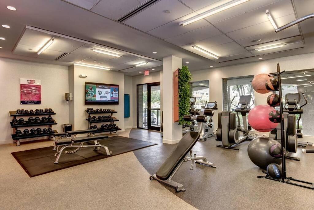 Elegant Apartment W Views At Crystal City Arlington Extérieur photo