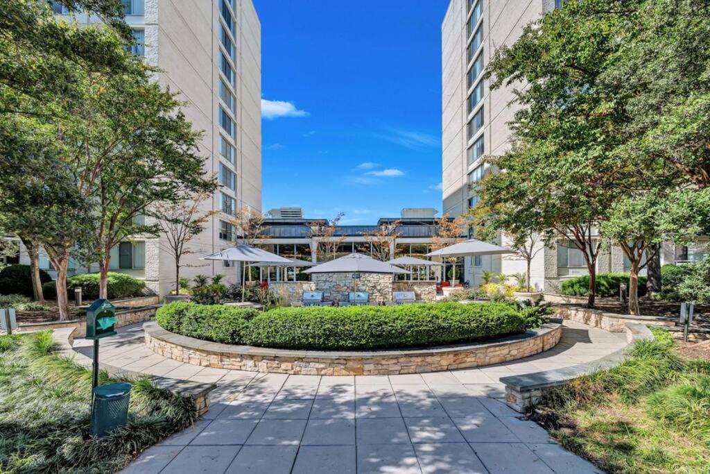 Elegant Apartment W Views At Crystal City Arlington Extérieur photo