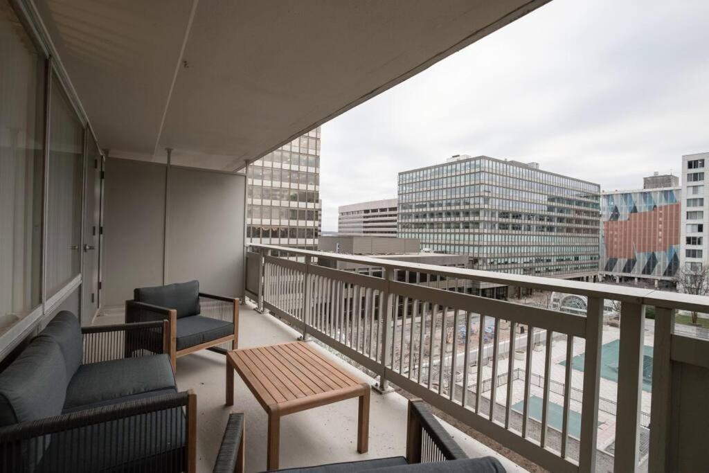 Elegant Apartment W Views At Crystal City Arlington Extérieur photo