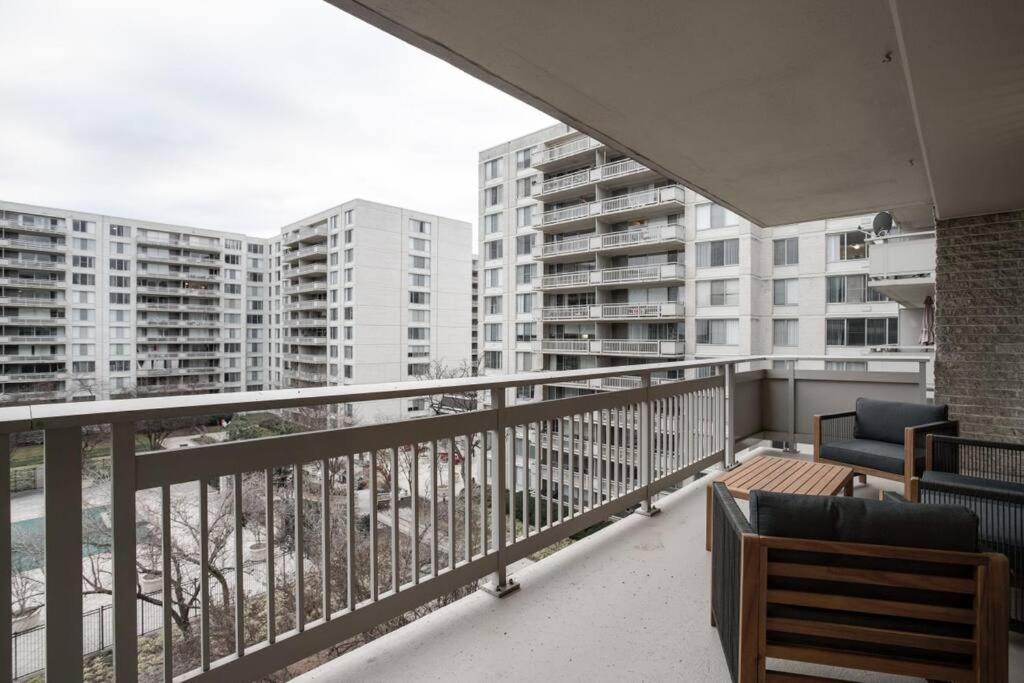 Elegant Apartment W Views At Crystal City Arlington Extérieur photo