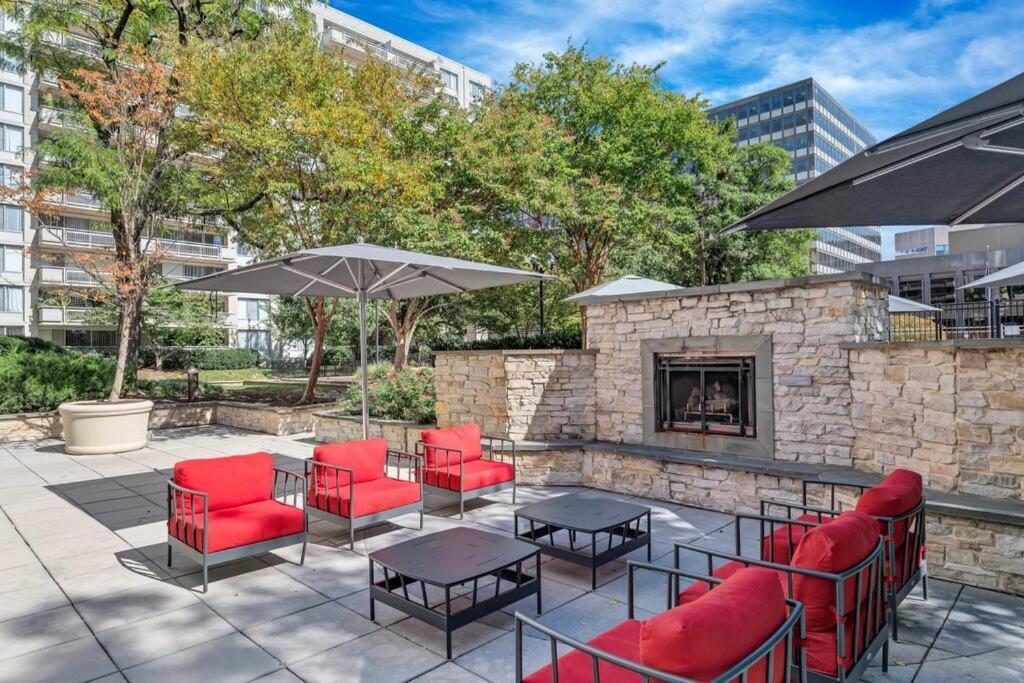 Elegant Apartment W Views At Crystal City Arlington Extérieur photo