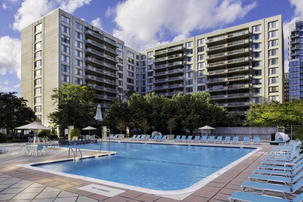 Elegant Apartment W Views At Crystal City Arlington Extérieur photo