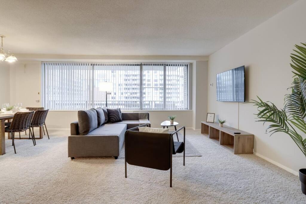 Elegant Apartment W Views At Crystal City Arlington Extérieur photo