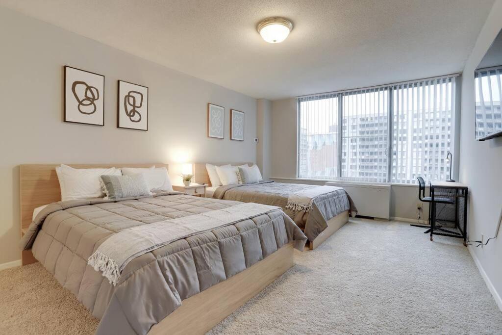 Elegant Apartment W Views At Crystal City Arlington Extérieur photo