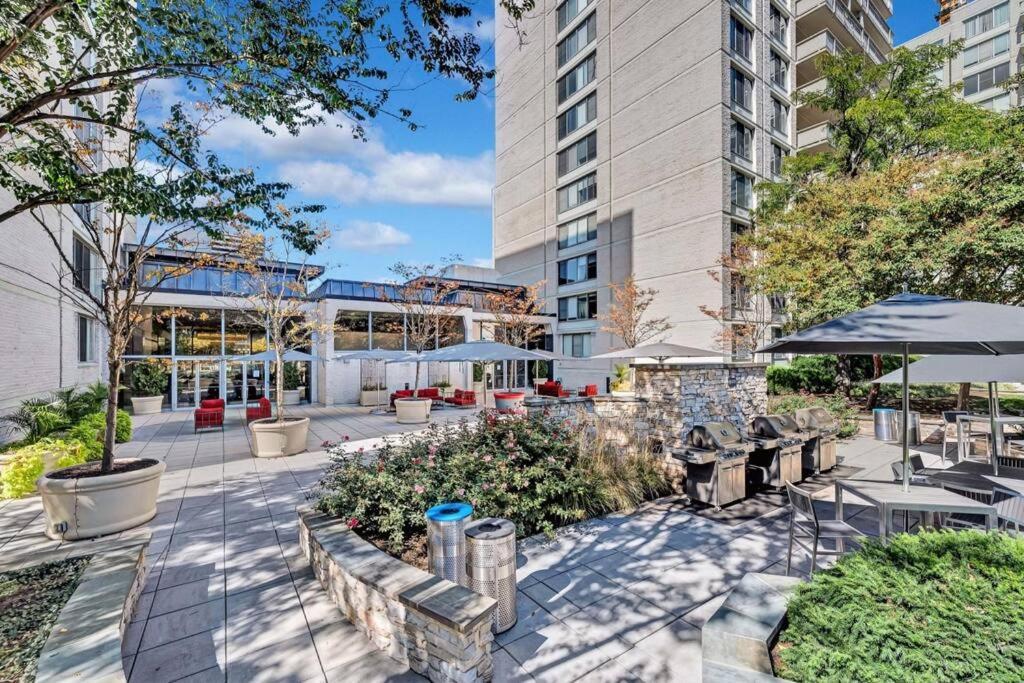 Elegant Apartment W Views At Crystal City Arlington Extérieur photo